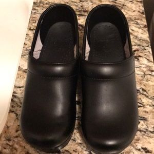 Dansko size 5 nursing shoes